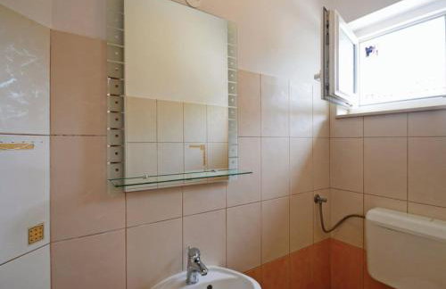 Breg Ivanovci - Three Bedroom Villa with Swimming Pool - Photo 24