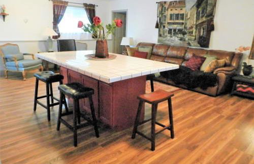 NEW CHARMING 2 BEDROOMS UNIT CLOSE TO EVERYTHING - Foto 16