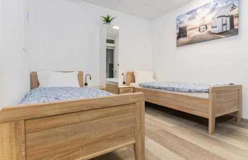 Private room #5 with 2 beds, ground floor, AC, only 2min to RAB - Foto 14