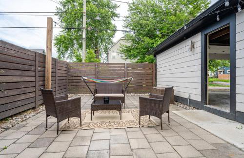 Near Downtown-2 En-Suites - Garage - Sleeps 9 - Foto 6