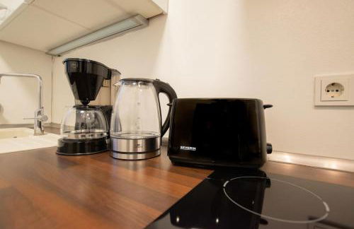 Tolstov Apartments - 1 or 3 Room Apartments - 20 Min Messe DUS and Old Town DUS - Foto 9