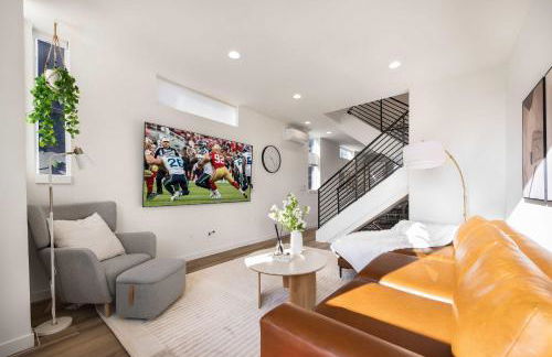 2022 Modern 3BR Tesla Charger City Views - Foto 15