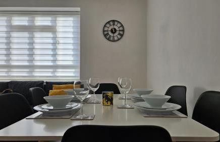 Spacious Two Bedroom Apartment in Battersea, Free Parking - Foto 13