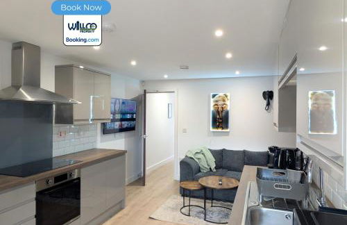 Spacious 5BR Family Home By WillCo Property Short Lets & Serviced Accommodation Derby With Games & Perfect For Contractors - Foto 21