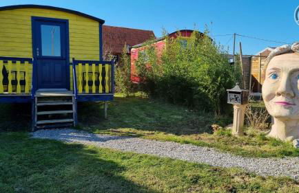 Roulotte et Jacuzzi de Rachel au Domaine du Reuze - Foto 4