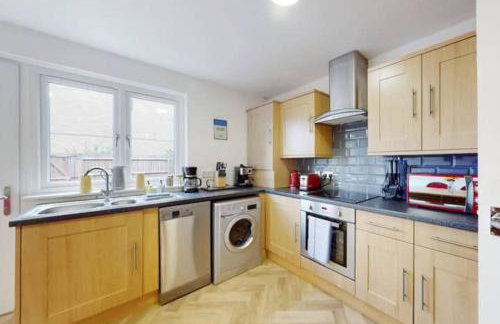 4 bedroom family home on Piccadilly line - Foto 15