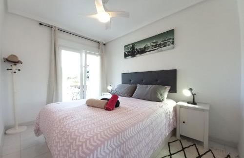 Apartamento con Jardín y Piscina en Guardamar del Segura - Foto 4