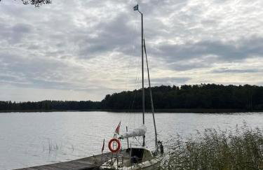 Leszczynowy domek nad jeziorem - Foto 5