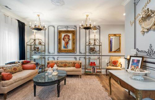 4BR Themed Stay Suite Near NC State Downtown Sleeps 10 - Foto 1