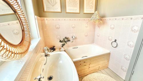 Elegant Coastal Home with Unrivalled Sea Views - Foto 4