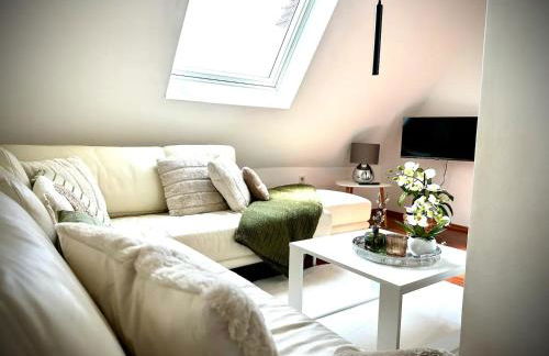 Pures Wohlfühlen mit privater Sauna & Garten - Foto 1