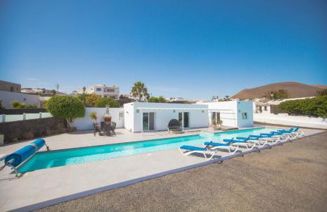 Casa Conil with a private 25 meter heated pool - Photo 1