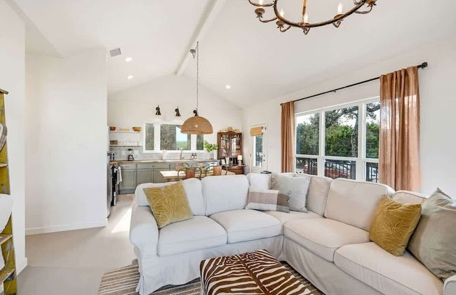 Gorgeous Home With Hot Tub 5min From the River - Foto 13