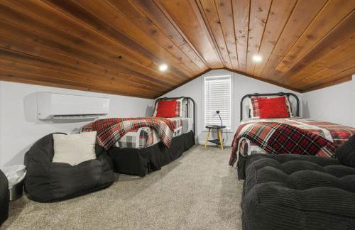 Lakefront w/ Private Dock, 2 Slips, Swim Mat, Firepit, & Covered Patio 44mm - Foto 27