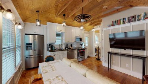 Renovated Romantic Guesthouse Historic Downtown Easy Half Mile Stroll - Beach only 3 Miles! - Foto 5