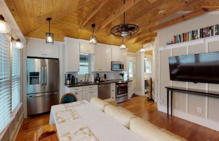 Renovated Romantic Guesthouse Historic Downtown Easy Half Mile Stroll - Beach only 3 Miles! - Foto 5