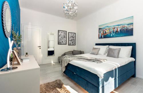 Spacious Apartment Center - Photo 22