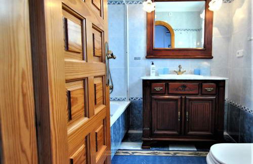 Holiday villa in 10 min from Fuengirola beach with sea views pool BBQ parking WiFi aircon big garden - Photo 24