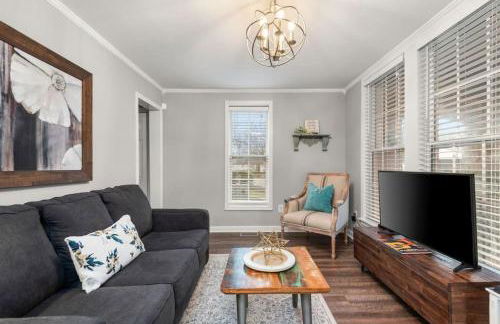 Stone Cottage 3 Bedroom Getaway - Stroll to DT Franklin - Historic Blakely House - Foto 15