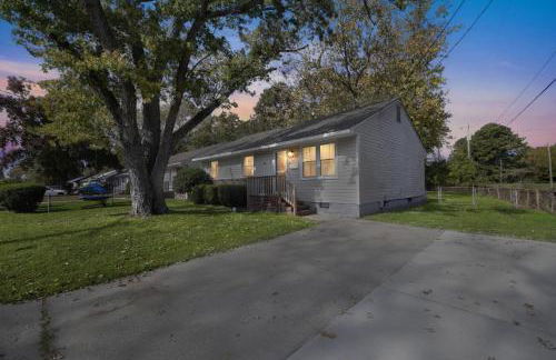 Comfy Coastal Getaway with Modern Comforts home - Foto 33