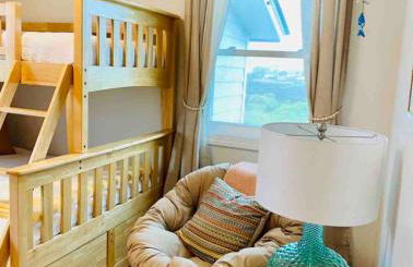 Nautical Endeavors Beach House Steps from Surf - Foto 3