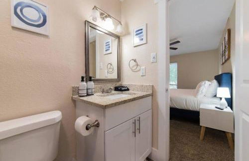 Walk to ATT-Free Parking-Min to attractions-Modern - Photo 8