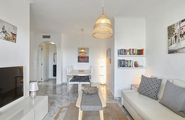 2 bedroom Apartment in Marbella with swimming pool and garden - Photo 10