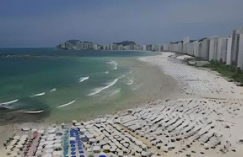 Belo Apto no Gonzaga - uma quadra da praia - Foto 5