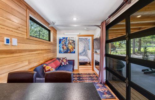 Two Pines - Unique container home w/hot tub - Downtown - Trailer Parking - Pet friendly - Foto 26