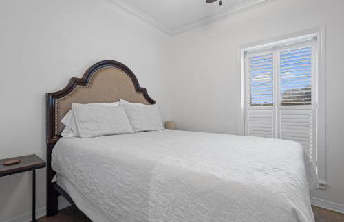 Steps from the Sand and Town Green - 2BR Coastal Retreat - Foto 21