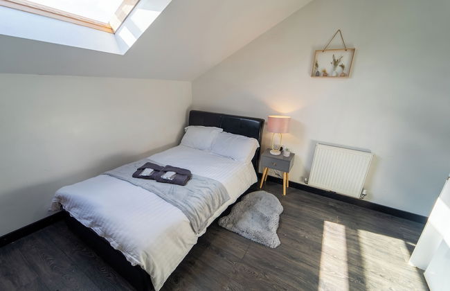 Studio Available Close to Queen Elizabeth Hospital - Photo 4