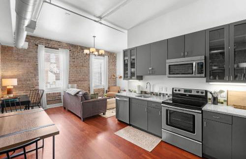 Downtown Loft- Steps away from Plant Riverside! - Foto 1