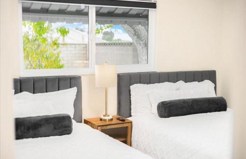 Luxurious Newly Remodeled 4 Bedroom Home with Large Backyard near Disneyland - Foto 24