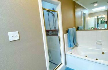 Shaded Oaks Suite Luxury Stay by the Golf Course - Foto 12