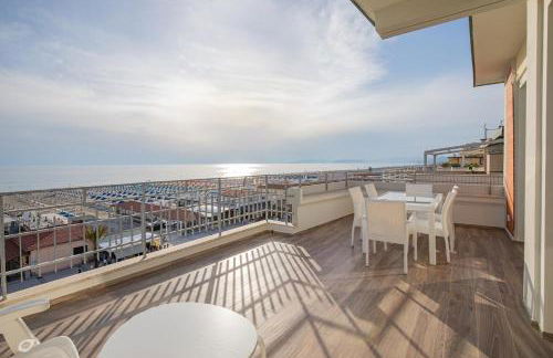Beachfront Penthouse with private parking - Foto 76