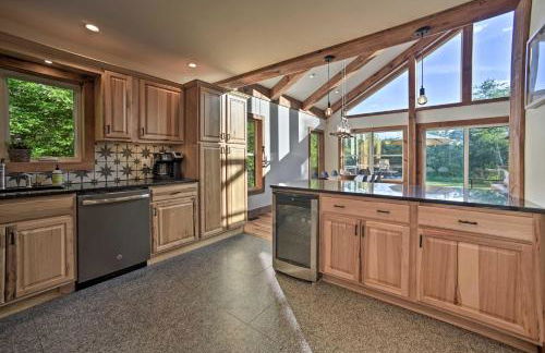 Luxury Home with Deck Explore the Catskill Mtns! - Foto 11