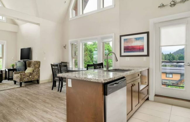 3BR Lakeside Dream Penthouse - Photo 14