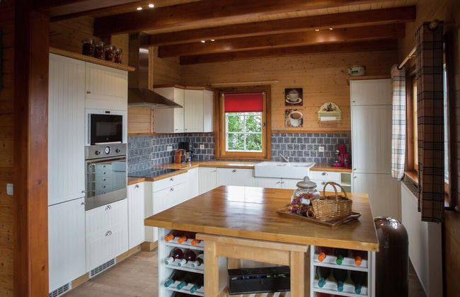 Affluent Chalet in Septon with Whirlpool, Sauna, Hot Tub - Photo 14