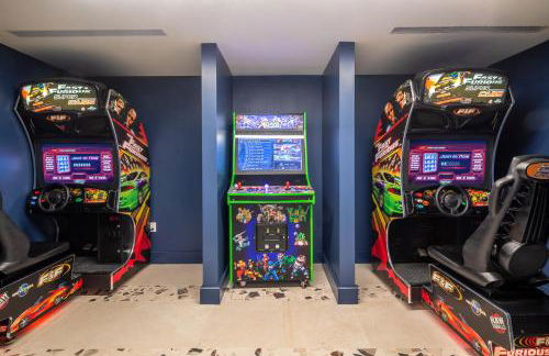 Luxury by the Beach with Pool, Gym, Game Room - Photo 2