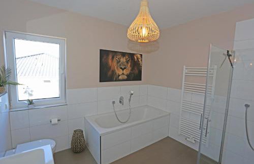 Exklusive Wohnung mit Balkon und direktem Rheinblick mit 2 Schlafzimmern für bis zu 5 Gäste - Foto 32