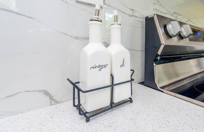 Uhost AI 1BR With Marble Accents Patio - Foto 15