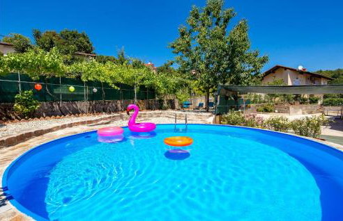 5 Bedroom Amazing Apartment In Viskovo - Photo 9