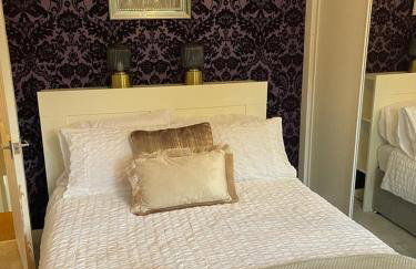 Charming 3-Bed Home Comfortable Stay in Coalville - Photo 21