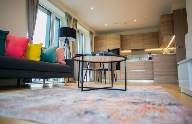 Thames View 2 Bed Apartment With Balcony - Photo 25