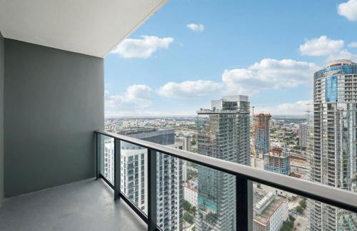 Stunning Lux 2 Bed 2 Bath with Panoramic View from Balcony - Foto 47