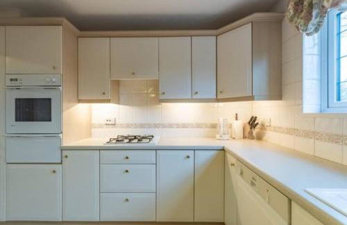 Tudor Style Seafront Home Sea Views Shoebury - Pass the Keys - Foto 43