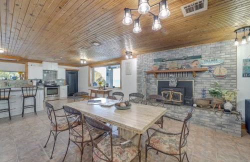 Lakefront Eufaula Escape with Dock and Private Beach! - Foto 9