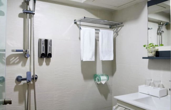 SHINE INN - Photo 15