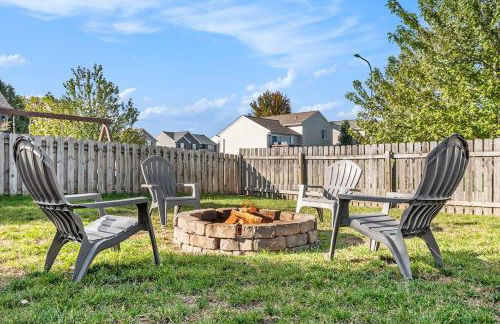 Elegant Escape-Fenced Yard BBQ & Cozy Fire Pit - Foto 5