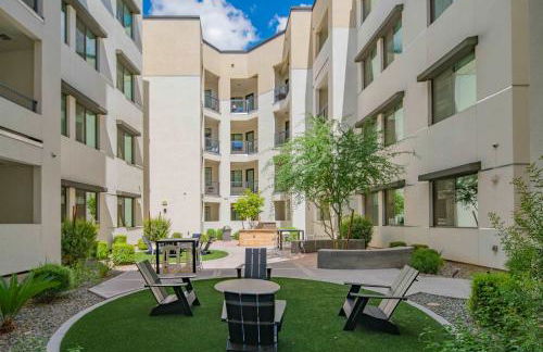 Chic Retreat Near Kierland Golf Pool Gym Washer DryerD - Foto 36